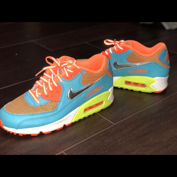 Bright Colored Nike AirMax Boys/Women’s - Picture 4 of 4